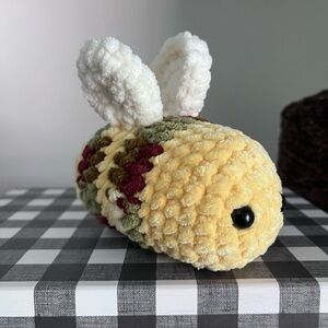 Crochet Amigurumi Bubble Bee Made by Petunias Plushie Patch, New